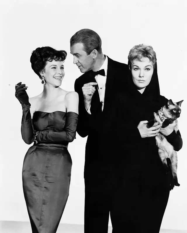 Филм Звоно, књига и свећа из 1958. године говори о вештици која се заљубљује у обичног човека.