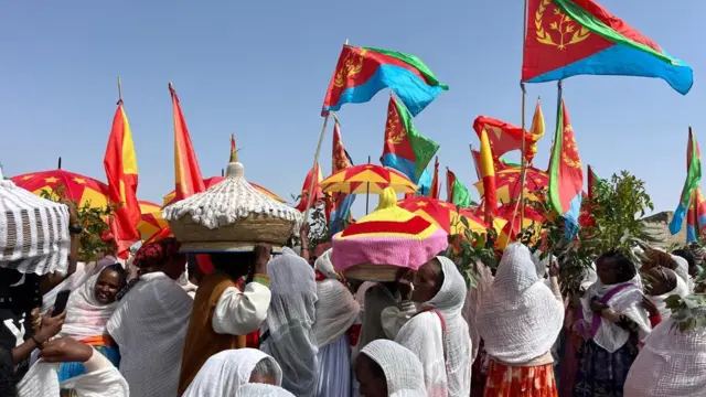 ህዝቢ፡ “ዝሓለፈ ይኣኽለና ደጊም ኣብ መኣዲ ሰላም ተሰሪዕና መፃኢና ነፀብቕ” ዝብል ሓሳብ ከቃልሕ ውዒሉ።