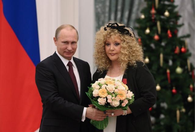 В 2014 году Путин наградил Пугачеву орденом «За заслуги перед Отечеством»