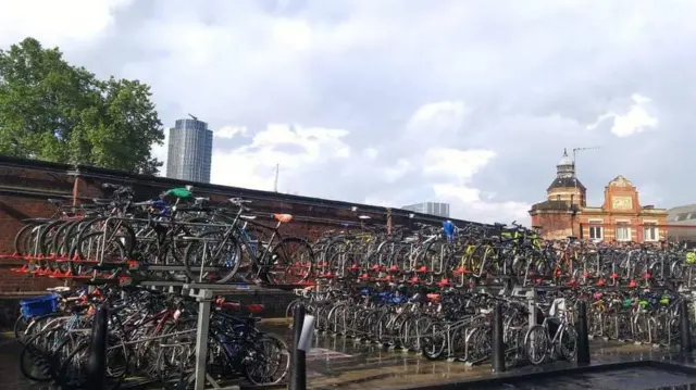 Лондондогу велосипед токтотуучу жайлардын бири