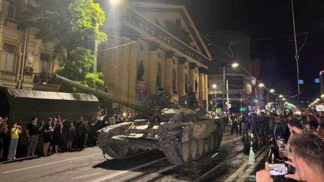 Membros do grupo mercenário Wagner deixam as instituições militaresfoguetinho jogo dinheiroRostov-on-Don, onde assumiram o controle