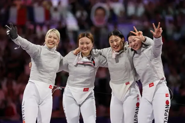 フェンシング女子サーブル団体の日本チーム