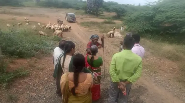 20 વર્ષ વેઠિયા મજૂર, આંધ્ર પ્રદેશના આપા રાવ, તામિલનાડુમાં ગોંધી રખાયા, શ્રમ મંત્રાલયની તપાસ, રેલવે સ્ટેશન, બીબીસી ગુજરાતી, બીબીસી ન્યૂઝ ગુજરાતી 