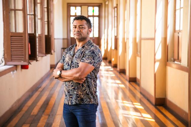 Aiala Colares Couto, homem negro, posando365bet saiu do arcorredor