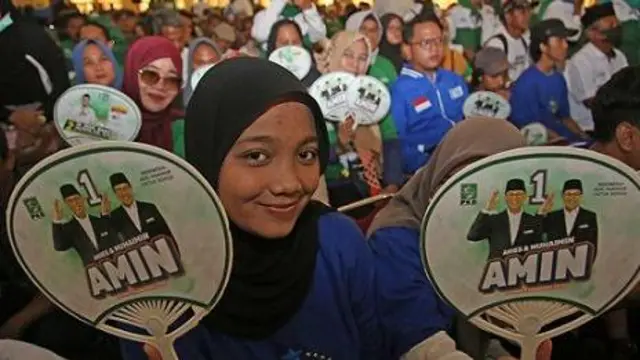 Relawan AMIN menghadiri acara silaturahmi relawan Anies - Muhaimin (AMIN) se Banten di Karawaci, Kabupaten Tangerang, Banten, Rabu (27/12/2023).
