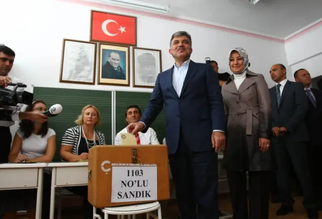 Abdullah Gül oy kullanıyor