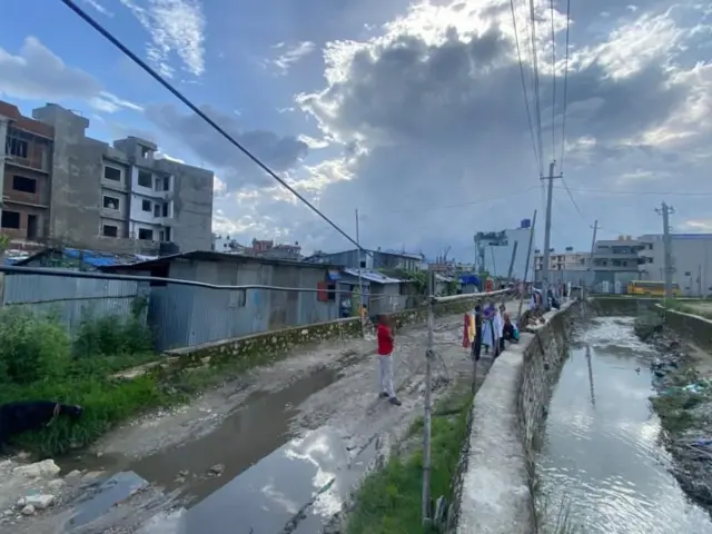 कपनमा खोला किनारमा टहरामा रहेको रोहिन्ज्याहरूको टहरा। 