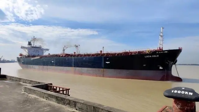 စက်သုံးဆီတင်သင်္ဘော‌ ၁၅ စီး ထပ်ရောက်ဖို့ရှိတယ်လို့ စစ်ကောင်စီပြော