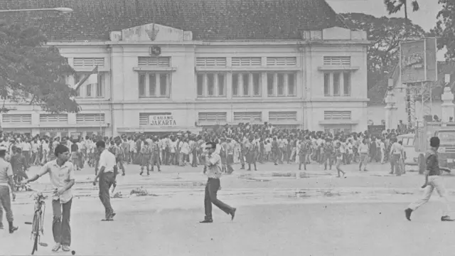 Malari 1974, Malapetaka Januari 1974, 15 Januari 1974, NKK/BKK, mahasiswa, orde baru, kampus, hariman siregar