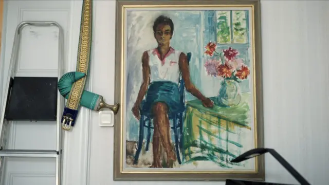 Obraz na ścianie w pokoju 