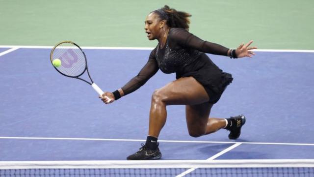 Serena Williams jogando tênis