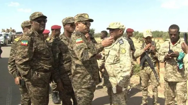 የክልል ልዩ ኃይል አባላቱ ከሽረ እንዲወጡ የተደረው የጦር ኃይሎች ምክትል ጠቅላይ ኢታማዦር ሹም ጄኔራል አበባው ታደሰ በተገኙበት ነው።