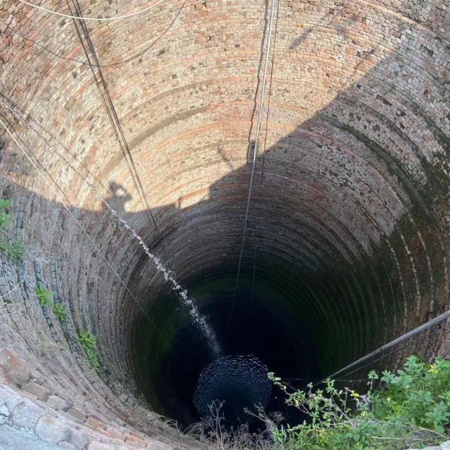 विहिरींनी तळ गाठला आहे.