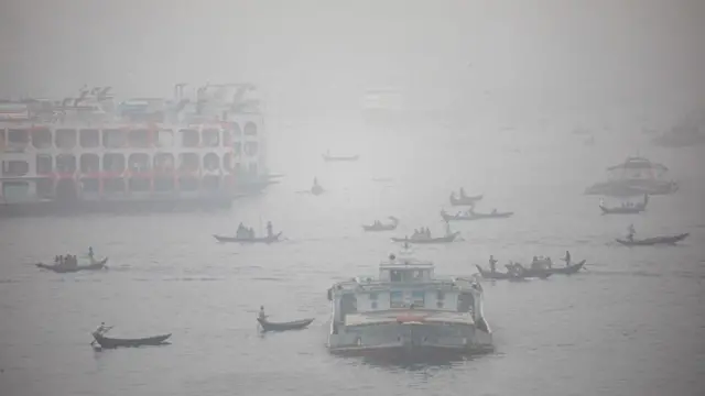 ঘন কুয়াশার কারণে প্রায়ই লঞ্চ চলাচলে বিঘ্ন ঘটে