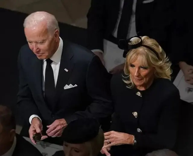 Onyeisiala mba Amerịka bụ Joe Biden na nwunye ya bụ Jill Biden.