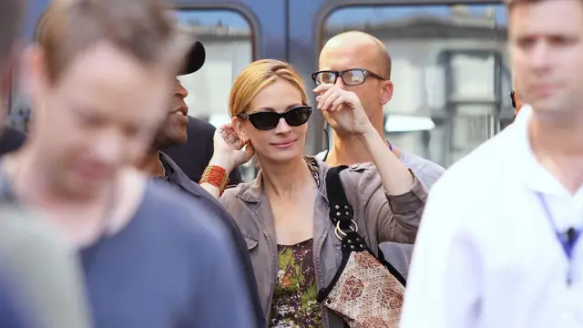 Julia Roberts syuting di beberapa lokasi termasuk Bali, Indonesia untuk filmnya "Eat, Pray, Love"