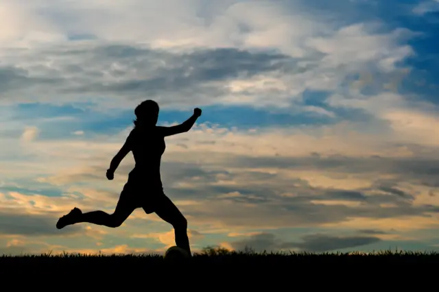 মেয়েদের ফুটবল