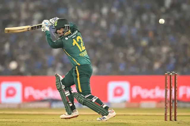 વિરાટ કોહલી, ઋતુરાજ ગાયકવાડ, કેએલ રાહુલ, ભારત અને દક્ષિણ આફ્રિકા ટુર્નામેન્ટ, રાયપુર વનડે મેચ, રવીન્દ્ર જાડેજા, ક્વિન્ટન દ કોક, ટેમ્બા બવૂમા, બીબીસી ગુજરાતી 