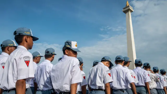 Sejumlah siswa SMA mengikuti apel Kebangsaan dalam rangka peluncuran Program Jaga Jakarta Tanpa Narkoba di kawasan Monas, Jakarta, Kamis (30/10/2025).