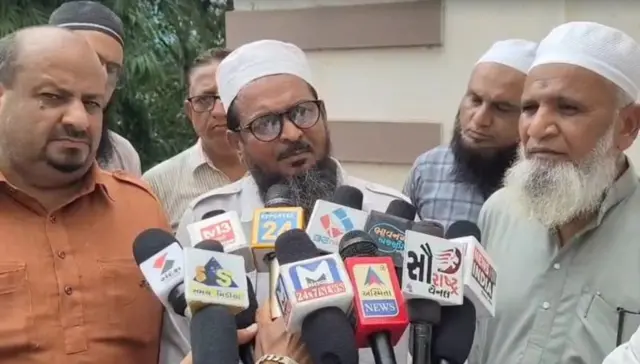 জহুরভাই জেজা জানিয়েছেন, এই ঘটনা সম্পর্কে লিখিত অভিযোগ দায়ের করা হয়েছে।