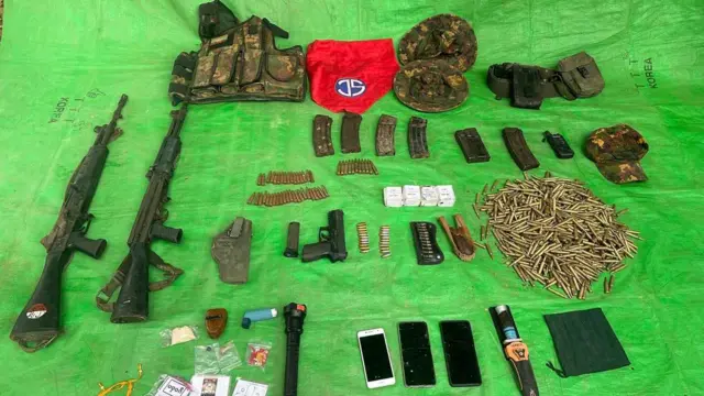 မတ္တရာတိုက်ပွဲမှာ စစ်ကောင်စီဘက်က ရရှိခဲ့တဲ့ လက်နက်တွေဆိုပြီး မန္တလေးPDF ဘက်က ထုတ်ပြန်လာတဲ့ပုံ
