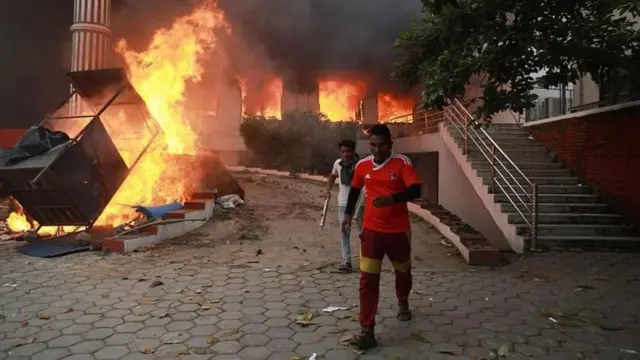 నేపాల్‌లో అనేకచోట్ల దహనం, విధ్వంసం సంఘటనలు చోటుచేసుకున్నాయి