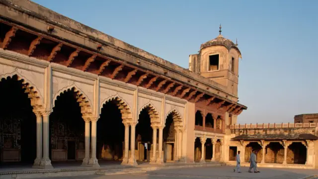 पाकिस्तान के लाहौर में स्थित शीशमहल