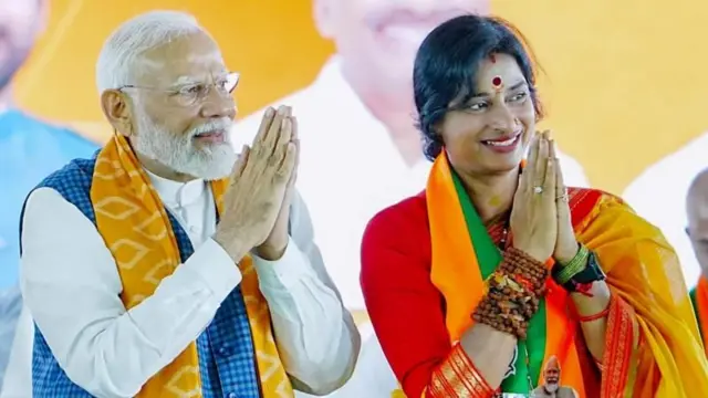 ஹைதராபாத் வாக்குப்பதிவு : முஸ்லிம் பெண்களின் புர்காவை விலக்கி முகத்தை சோதித்த மாதவி லதா, ஓவைசி தரப்பு கூறியது என்ன?