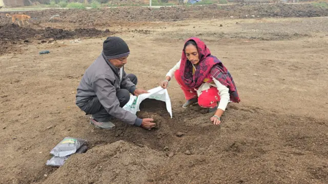 ਪਰਮਜੀਤ ਆਪਣੇ ਪਤੀ ਨਾਲ 