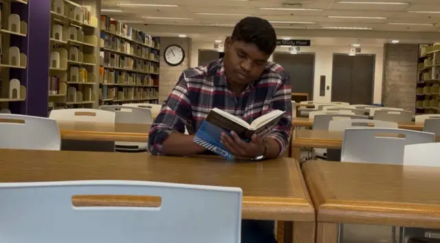 स्थानिक सत्ताधारी, सामाजिक दबाव आणि सरकारची भूमिका यांचा अभ्यास करून आदिवासींवरच्या अन्यायाला शैक्षणिक व्यासपीठावर आवाज देण्याचा त्याचा उद्देश आहे. 