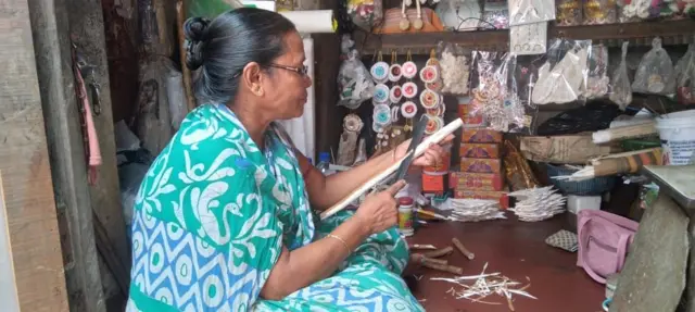 লিঙ্গ বৈষম্যের অভিযোগের কথা বললেন সবিতা কর্মকারও। 