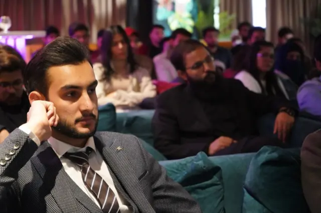 Бишкек милициясы пакситандык студенттер менен жолугуп, алар менен коопсуздук маселеси тууралуу сүйлөштү