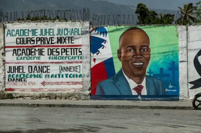 Muro com pintura do rostoapostas desportivas bet365Jovenel Moïse