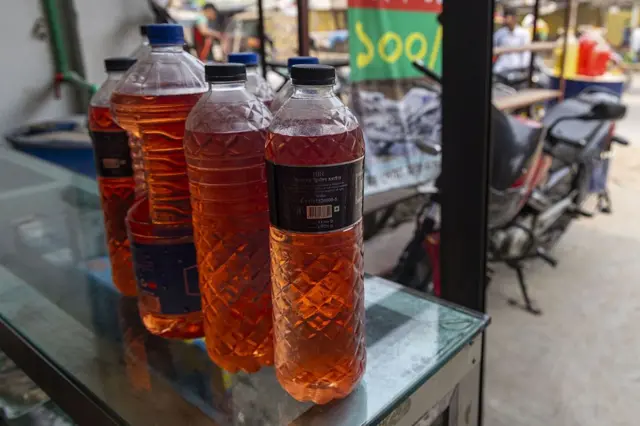 জ্বালানি তেলের মজুত ও কালোবাজারির অভিযোগ উঠছে