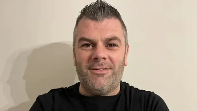 کوین مک مولان می‌گوید بسیاری از مردان سعی می‌کنند خودشان مشکلات روانی خود را حل کنند