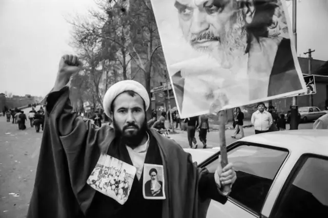 1979 की इस्लामिक क्रांति के दौरान ईरान में अमेरिका समर्थक सरकार का तख़्तापलट हो गया था