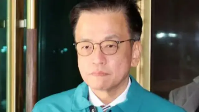 Choi Sang-mok wey become acting president on Friday tok sorry to di families of di victims