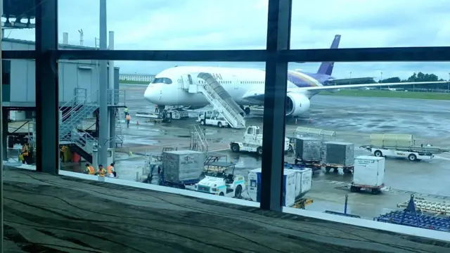 ရန်ကုန်လေဆိပ်မှာ တွေ့ရတဲ့ ထိုင်းလေကြောင်းလိုင်းက လေယာဉ်တစ်စီး