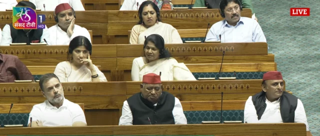 ராகுல் காந்தி, அகிலேஷ் யாதவ், அவதேஷ் பிரசாத் 