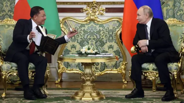 မတ် ၄ ရက်တုန်းက ရုရှားသမ္မတ ပူတင်နဲ့တွေ့ဆုံခဲ့တဲ့ စစ်ခေါင်းဆောင် 