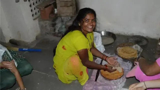 హెచ్ఐవీ పాజిటివ్, మహారాష్ట్ర, ప్రపంచ ఎయిడ్స్ దినోత్సవం, ఒంటరి మహిళ, సమాజం, వివక్ష