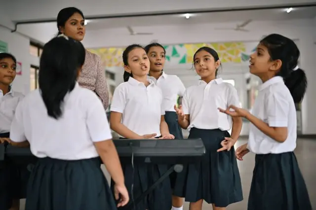 गाणं गायल्यानं आपल्याला बरं का वाटतं?