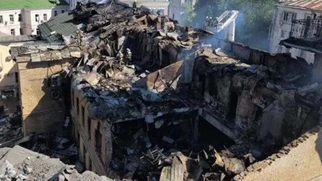 Ракета влучила в історичну будівлю, де знаходиться музей Чорнобиля та відділення ДСНС