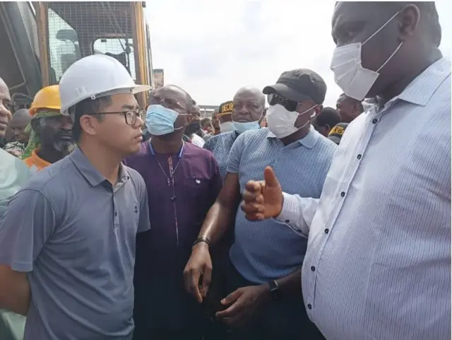 Kọmishọna na-ahụka ọrụ pụrụ iche bụ Sly Ezeokenwa