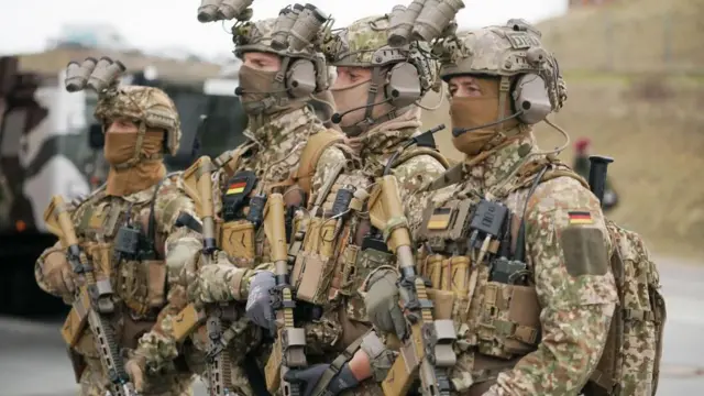 ဂျာမနီစစ်တပ်ကို ဥရောပရဲ့ အင်အားအကြီးဆုံးစစ်တပ်အဖြစ် ပြန်လည်တည်ဆောက်ဖို့ ဝန်ကြီးချုပ်က ကြွေးကြော်ထားပါတယ်။