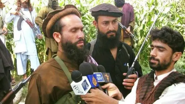 د باجوړ د طالبانو مشر مولوي دادالله د ۲۰۱۱ کال سپټمبر کې له افغان خبریالانو سره غږېږي.