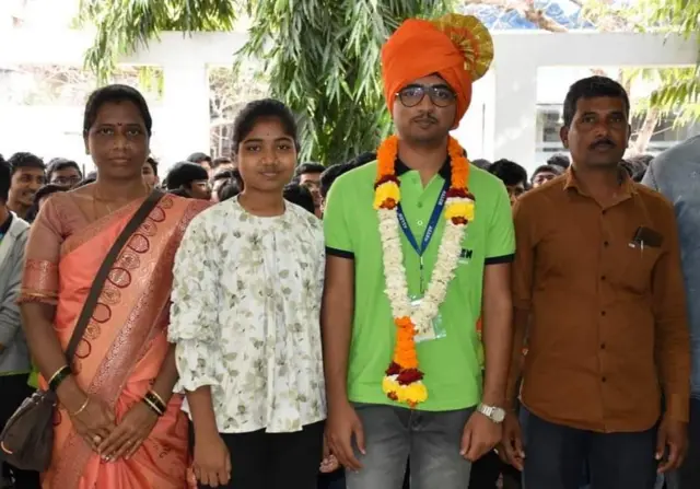 निळकृष्ण गजरे आणि त्याचं कुटुंब