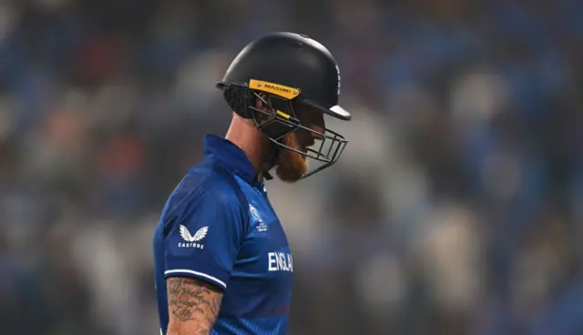 বর্তমান চ্যাম্পিয়ন ইংল্যান্ড টানা তিন ওয়ানডেতে ১৭০, ১৫৬ ও ১২৯ রানে অলআউট হয়ে গেল। 