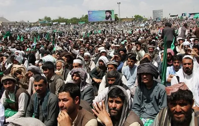 د حکمتیار مینه وال
