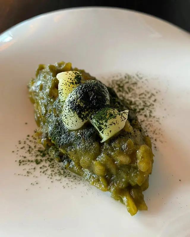 تمام کھانے مقامی طور پر دستیاب مال سے نہیں بنتے ہیں